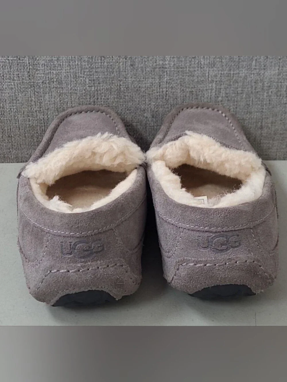 UGG® Ascot Moccasin Suede Slippers Size 7 Used Excellent